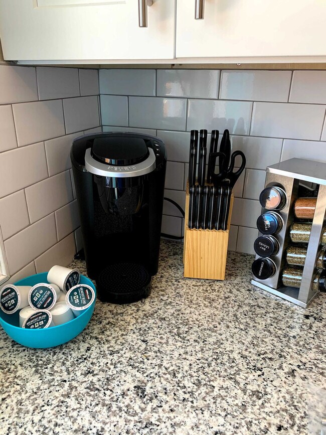 Building Photo - 7388 Oneida Dr