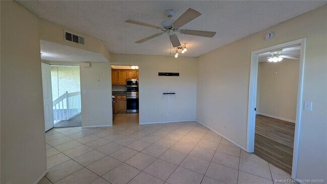 Building Photo - 1563 SE Royal Green Cir
