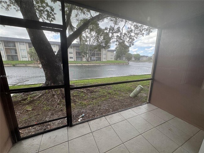 Building Photo - 8051 S Colony Cir