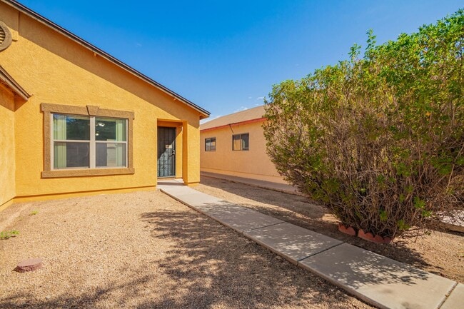 Building Photo - New Listing in El Mirage
