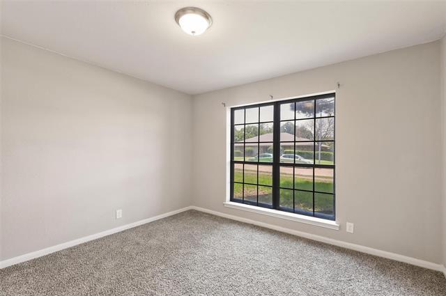 Building Photo - 2825 Knollwood Dr