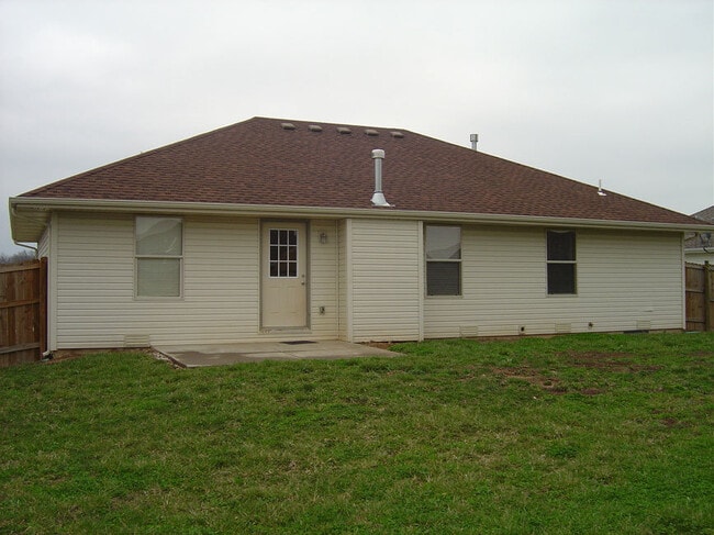 Building Photo - 802 E Waterford Blvd