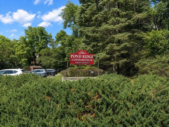 Building Photo - Lake View Apartment in a Peaceful Park Ridge Community