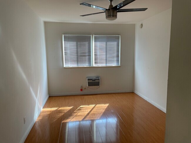 Building Photo - 520 N 4th St