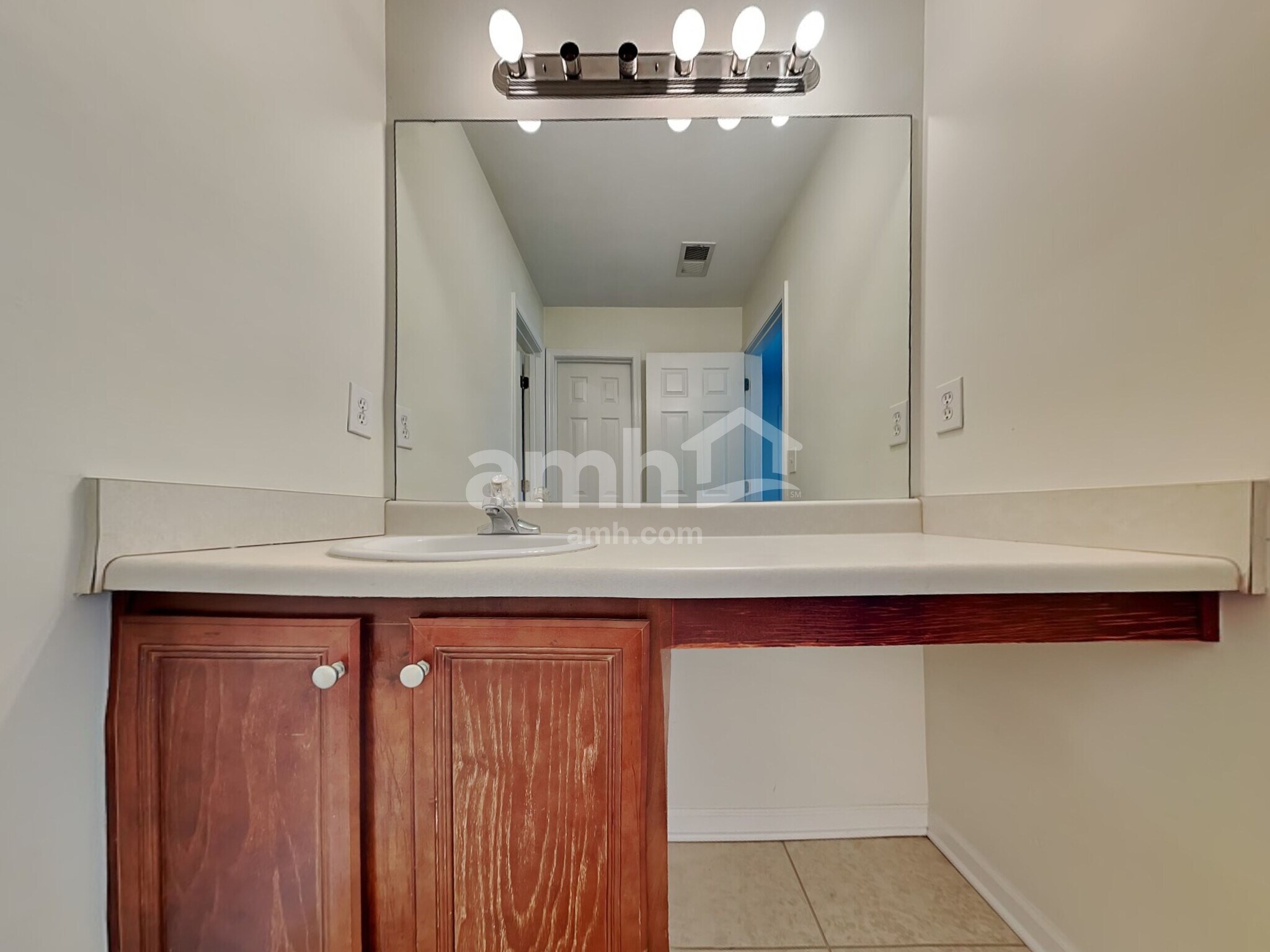 Building Photo - 35 Hampton Pl