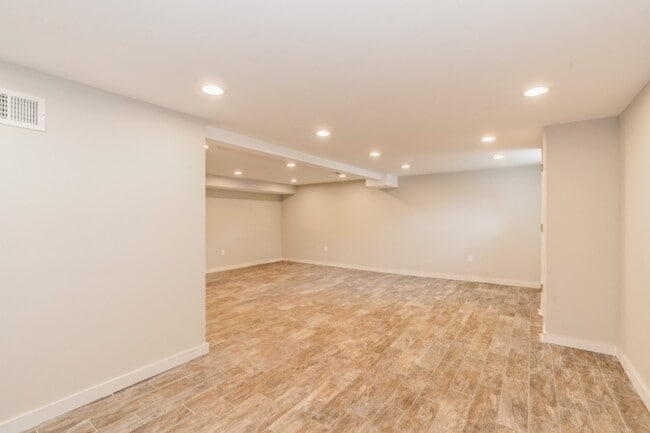 Building Photo - 66 E Gramercy Pl