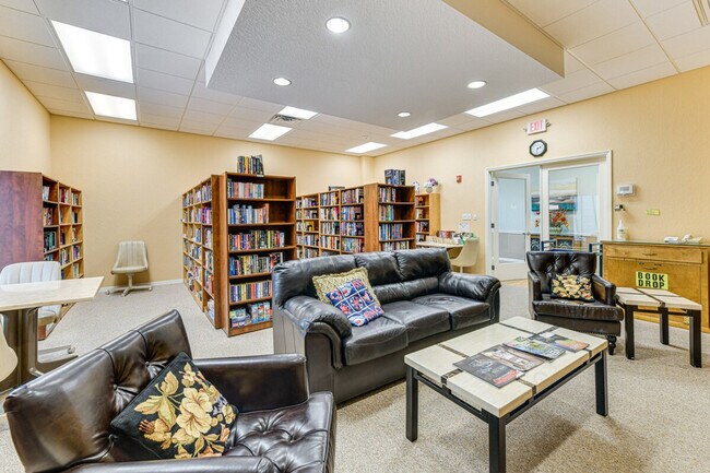 Building Photo - 670 N Green Cir