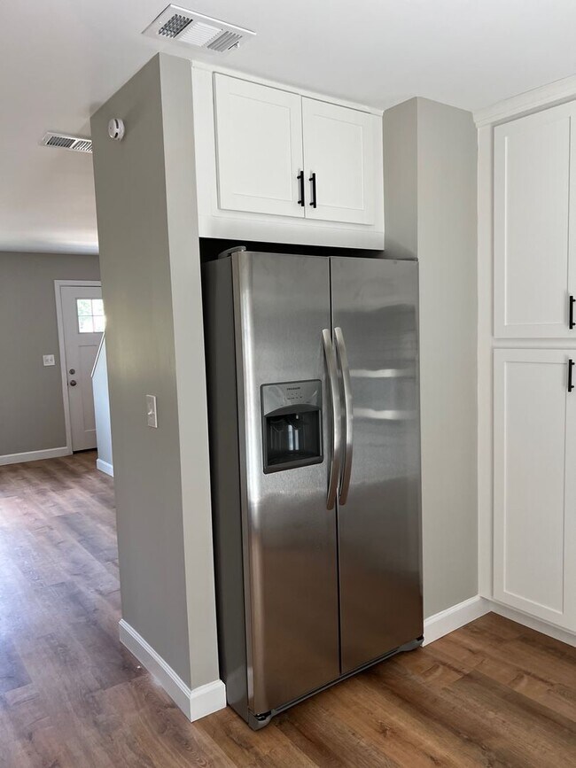 Building Photo - 2 Bedroom/1.5 Bath Townhouse Kingsport TN