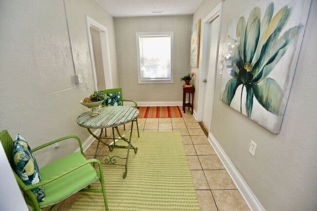 Building Photo - Cozy Cottage By The Sea!  3/2 Available 11...