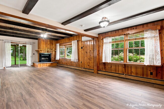 Building Photo - 38624 N Miller Rd