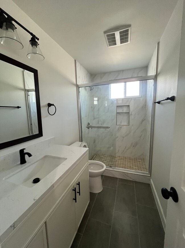 Building Photo - For Rent – Newly Remodeled 3 Bed / 2 Bath ...