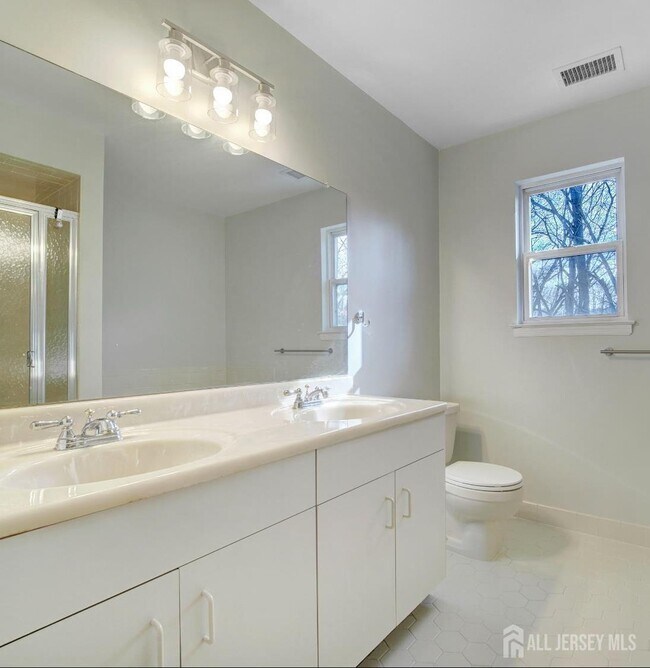 Building Photo - 9 Black Oak Ln