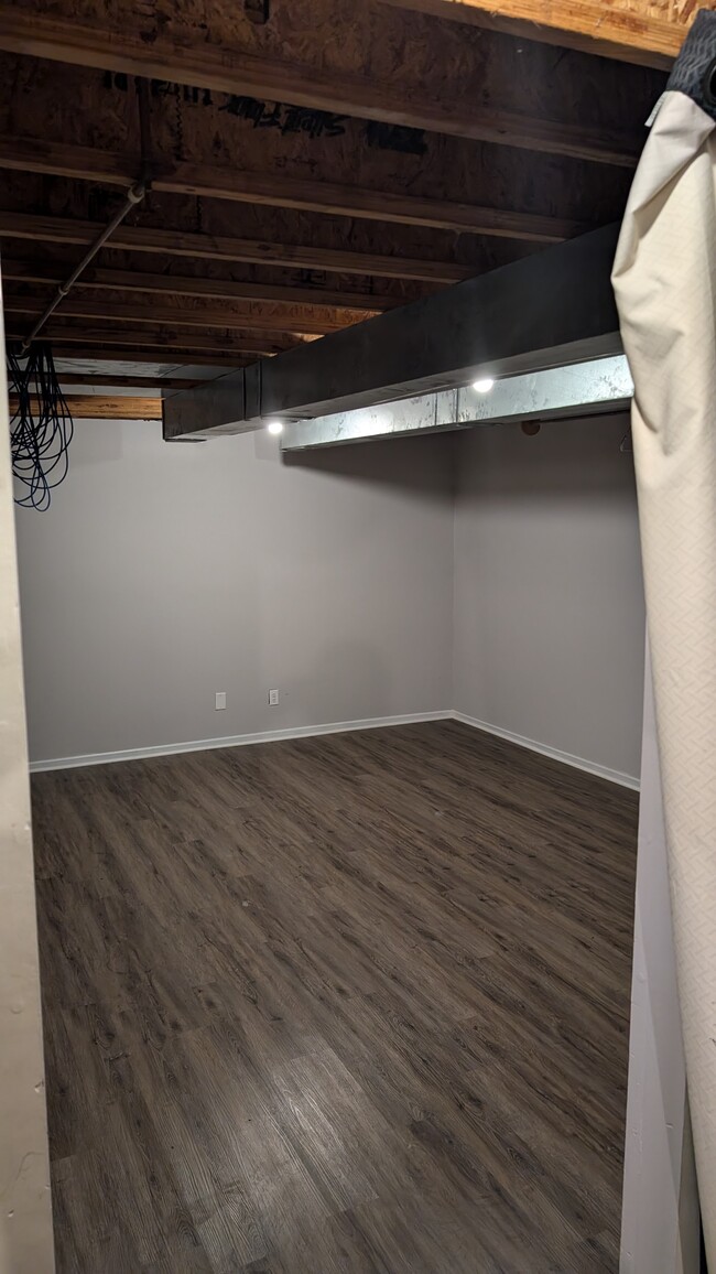 bonus room in basement (cannot be a bedroom) - 5863 Woodland Dr