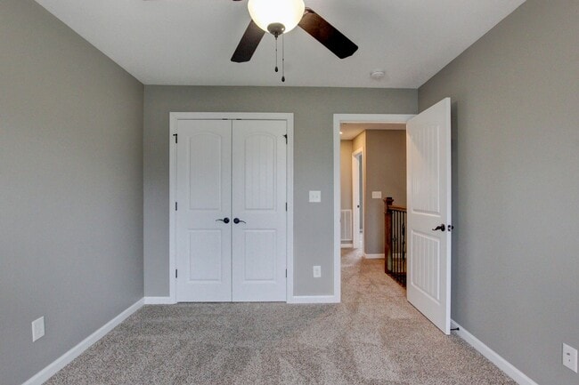 Building Photo - Executive Home on Cul de sac off exit 8.  Hurry.