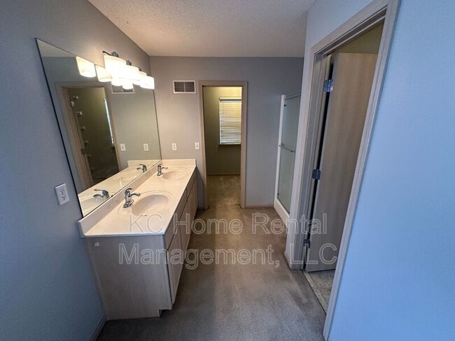 Building Photo - 4545 NE 83rd St