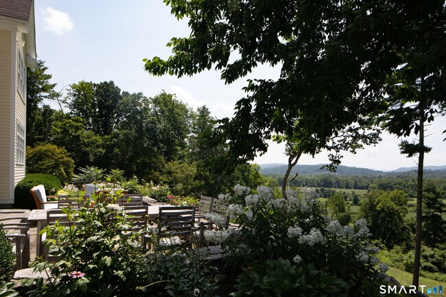 Building Photo - 63 Belden St