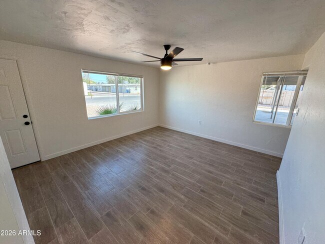 Building Photo - 546 S Hobson