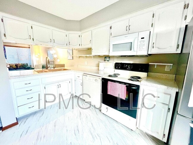 Building Photo - 1305 Wellington Ct