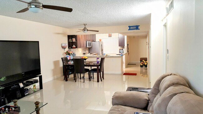 Building Photo - 16491 Blatt Blvd