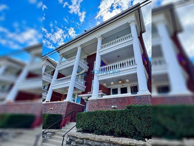 Building Photo - Amazing Top Floor 2bedroom w/Den Plaza Con...