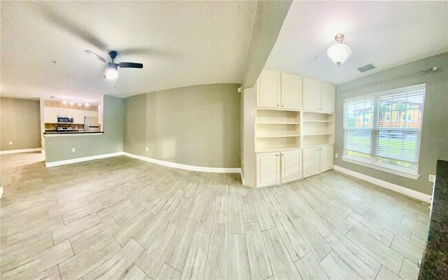 Building Photo - 5447 Vineland Rd