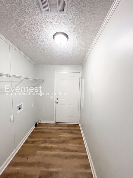 Building Photo - 4980 New Horizon Dr