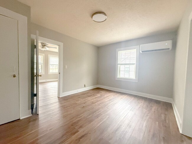 Building Photo - 1-Bedroom Single-Level Duplex with Yard in Sparta, TN