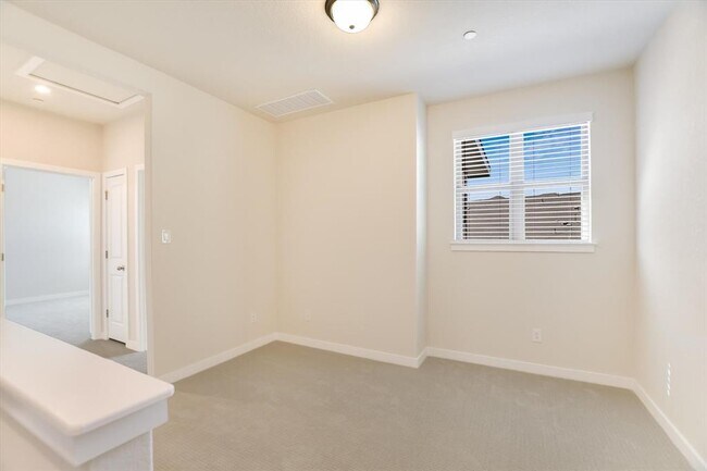 Building Photo - 2500 Forest Creek Dr