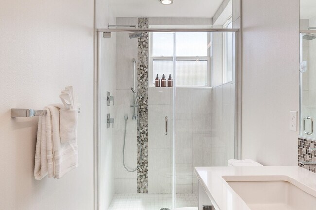 Building Photo - 2114 3rd Ave N