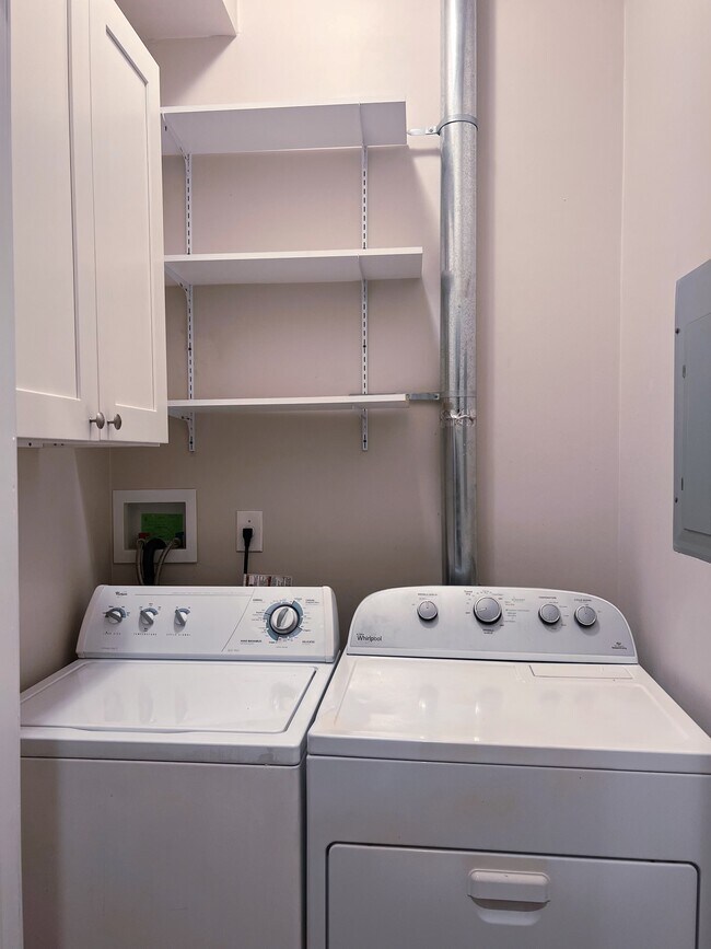 Building Photo - 1333 Saint Johns Ln