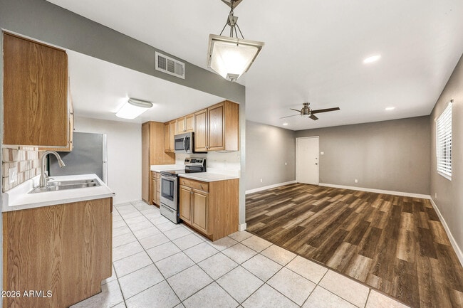 Building Photo - 1001 N Granite Reef Rd