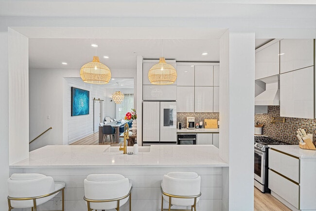 Building Photo - 20 St Francis Dr S