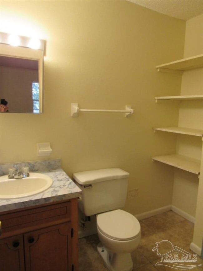 Building Photo - 4965 Catalina Cir