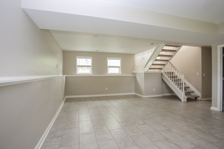 Building Photo - 6252 Tanbark Ct