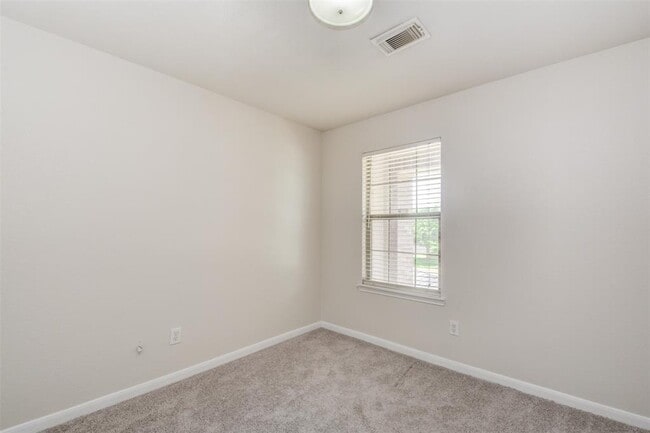 Building Photo - 21515 Pointed Oak Ln