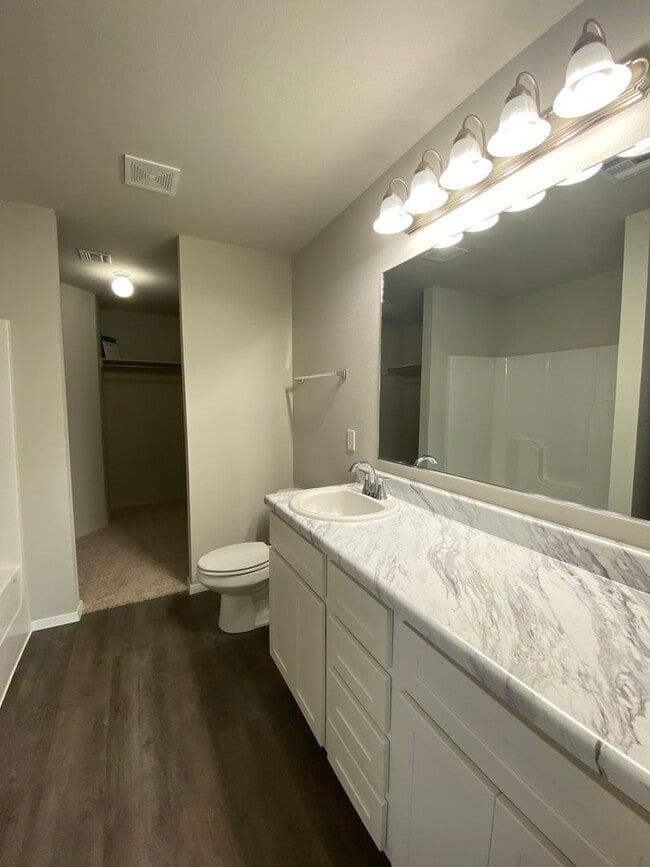 Building Photo - *Pre-leasing* Three Bedroom | Two Bath Hom...