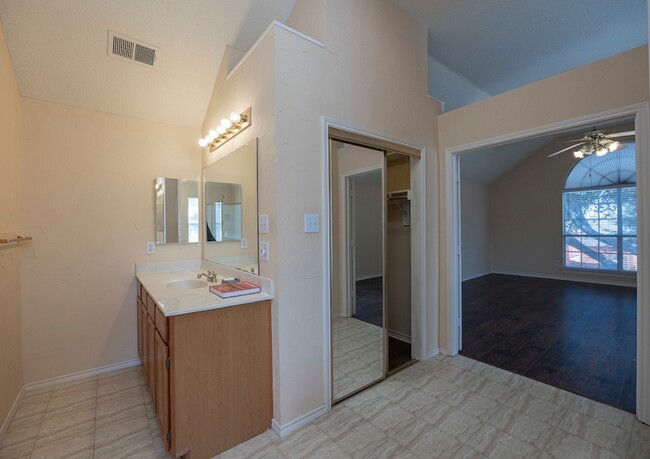 Building Photo - 7405 Stoney Point Dr