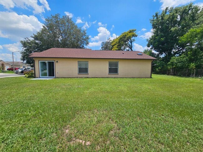 Building Photo - 1528 Ridge Pointe Dr
