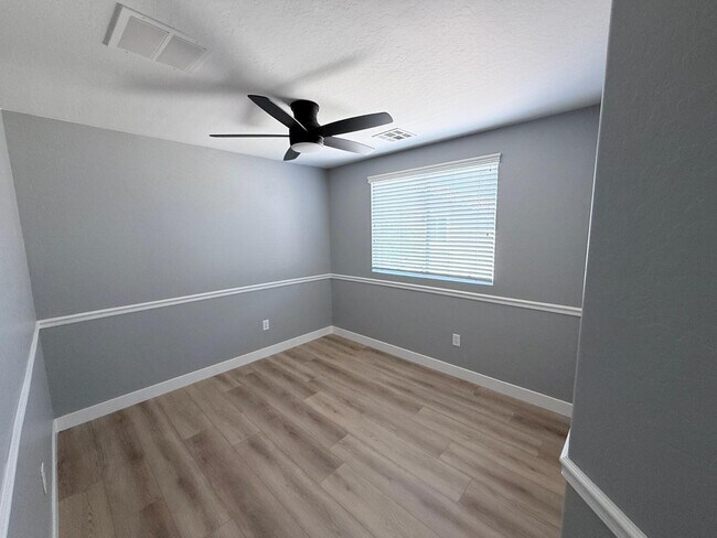Building Photo - 3028 W Cavalry Dr