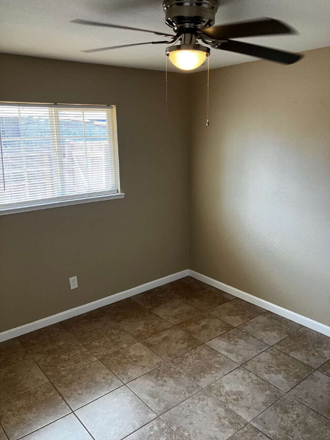 Building Photo - "Charming 3-Bedroom 1 BATH  Haven in Merce...