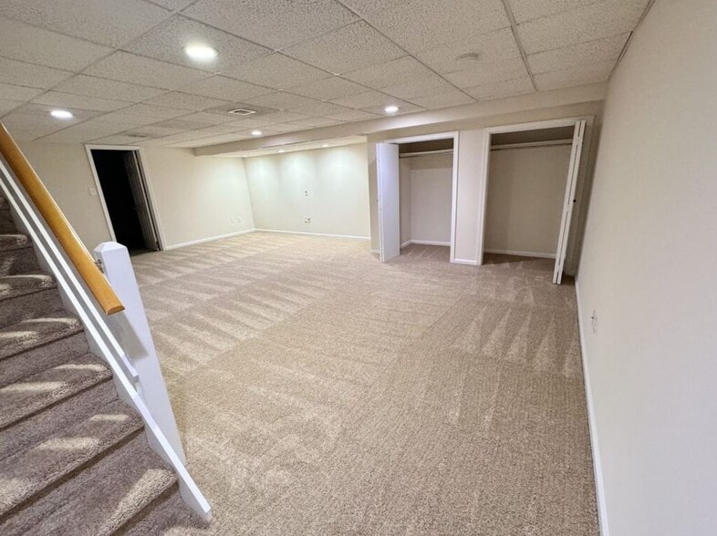 Building Photo - 700 Farmington Ave