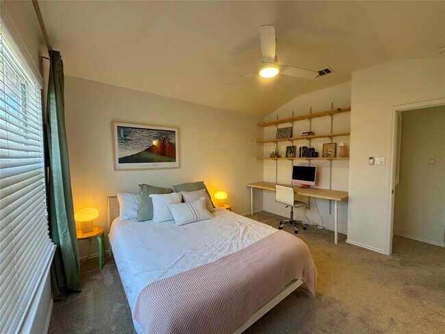 Building Photo - 16100 S Great Oaks Dr