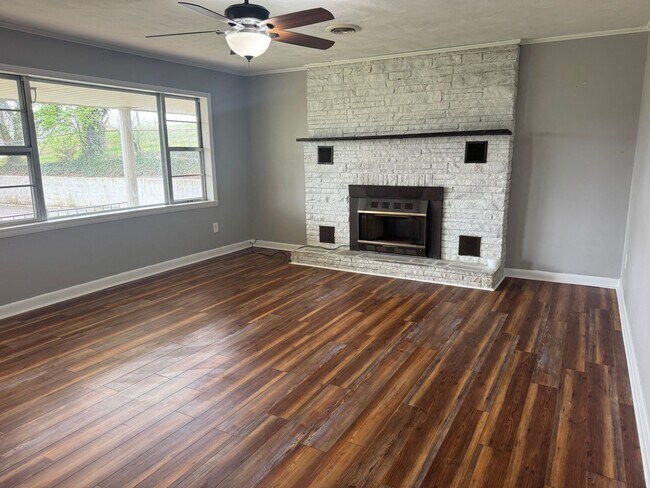 Building Photo - 3 Bedroom, 2 Bathroom Home located in Greeneville, TN