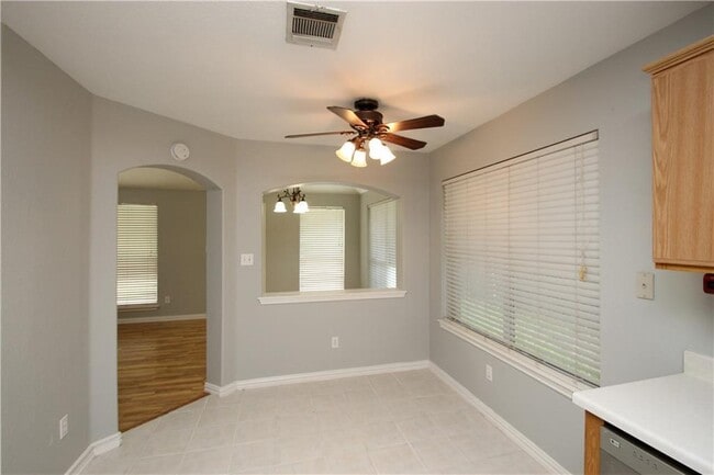 Building Photo - 613 Runners Ridge