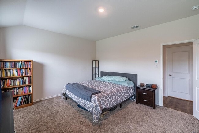 Building Photo - 121 Admiral Ln