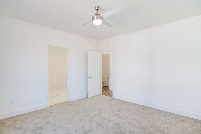 Building Photo - Luxury 3 Bed Townhome in Durham RTP