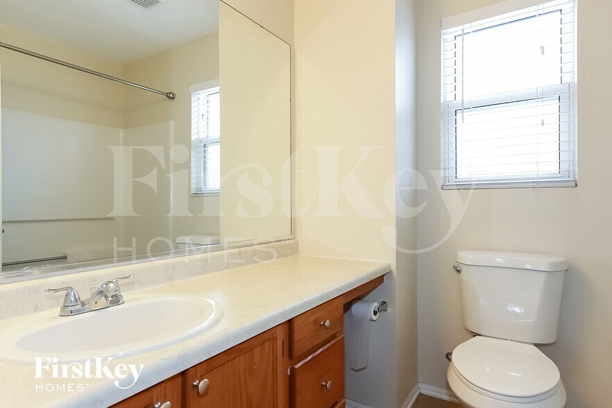 Building Photo - 7215 Bradley Dr