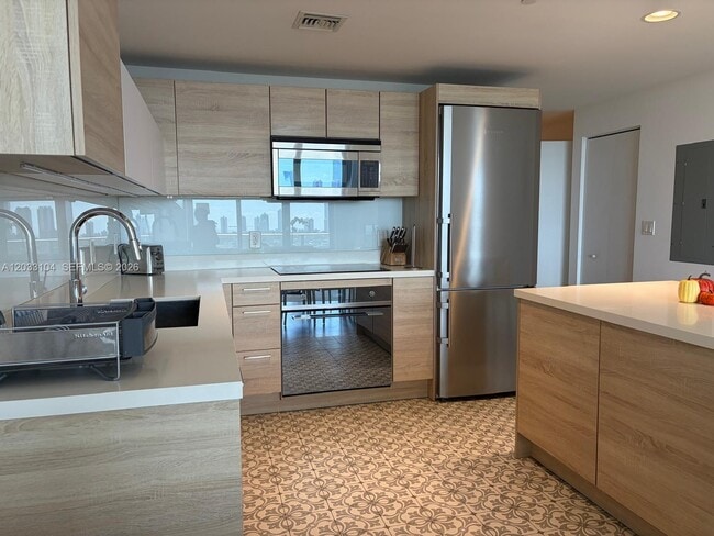 Building Photo - 16385 Biscayne Blvd