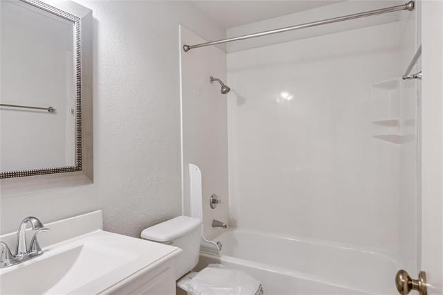 Building Photo - 4441 Fremont Ln