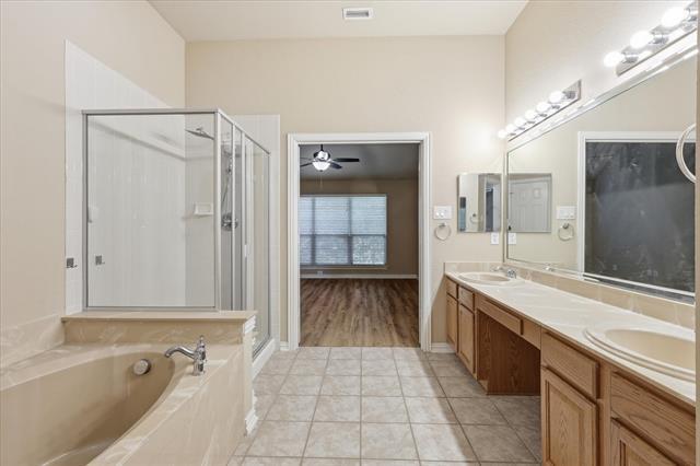 Building Photo - 1725 Brookview Dr